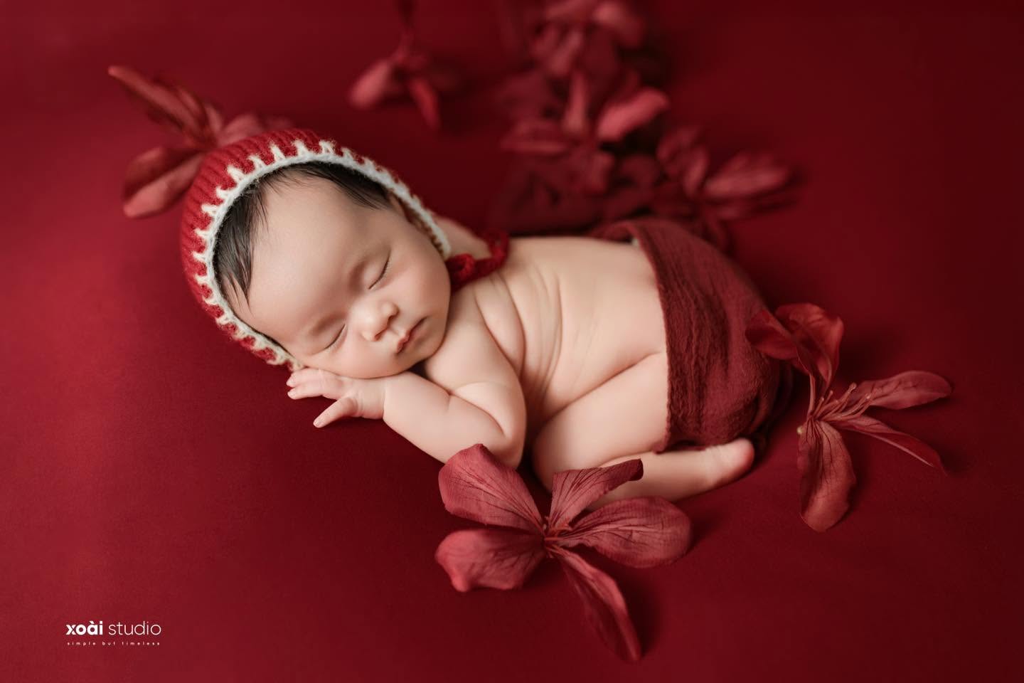 Bé ngủ trong concept chụp ảnh newborn tại Xoài Baby Nha Trang